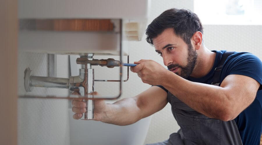 Professional water heater installation services in Gillett, TX